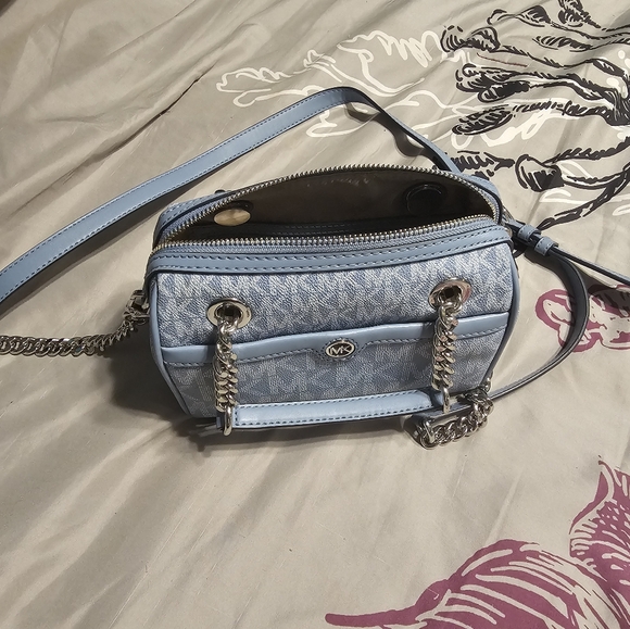 Michael Kors baby blue crossbody - Picture 4 of 12
